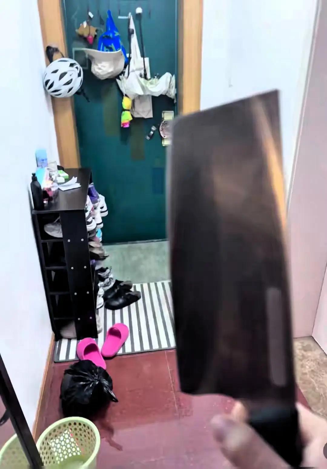 最令人费解的天下奇闻杭州常女士醒来手杆一伸，被一团沾糊糊的液体整惊了，闻又无味