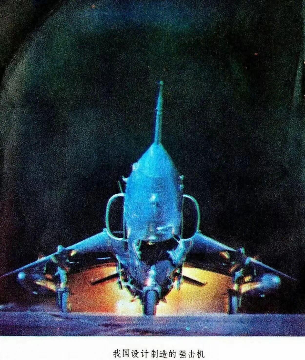 还有人记得这张照片吗？儿时第一次在课本上见到这张飞机图片时，为之惊艳。那个时候