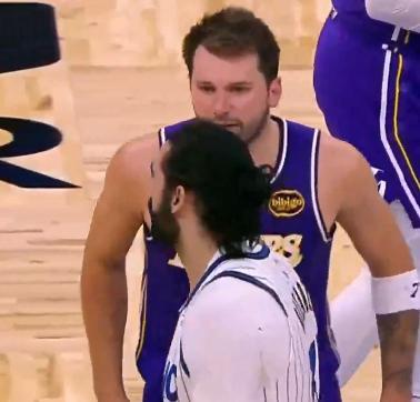 危机！湖人队球迷担心的事还是来了：东契奇即将被禁赛！没忍住，东契奇老毛病又犯了