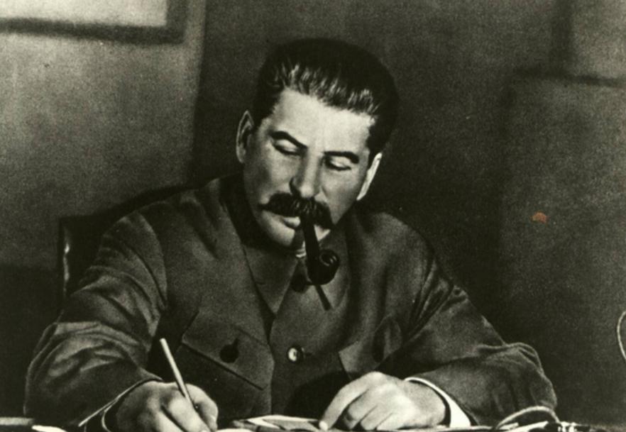 苏联最高领导人斯大林，晚年十分多疑，为何要坚持自己做饭？苏联人餐桌上的物资真的一