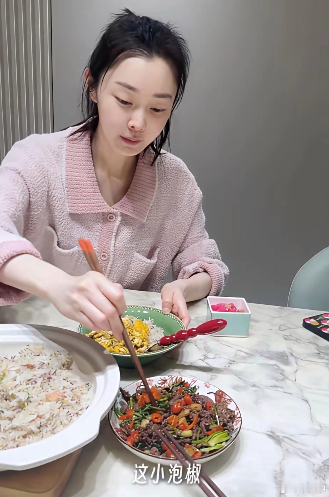 演员宋轶素颜状态好绝，模样清甜又可爱！