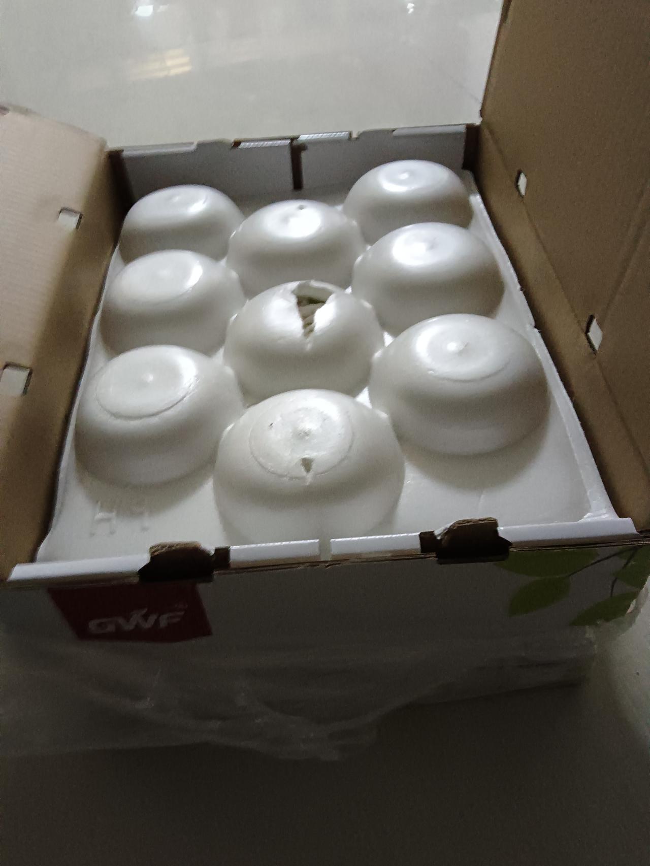 新鲜到货的白色鸡蛋，健康美味的选择！🥚💚