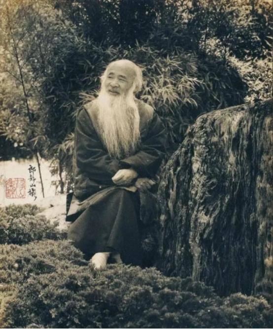 1963年的香港，张大千面对奉命前来劝他回国的女儿，忍不住厉声斥责：“穷死饿死那