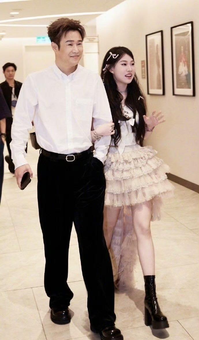 这就是亲生的，独生的，原配的含金量这个小沈阳都把女儿宠成啥样了昨天的晚会，女