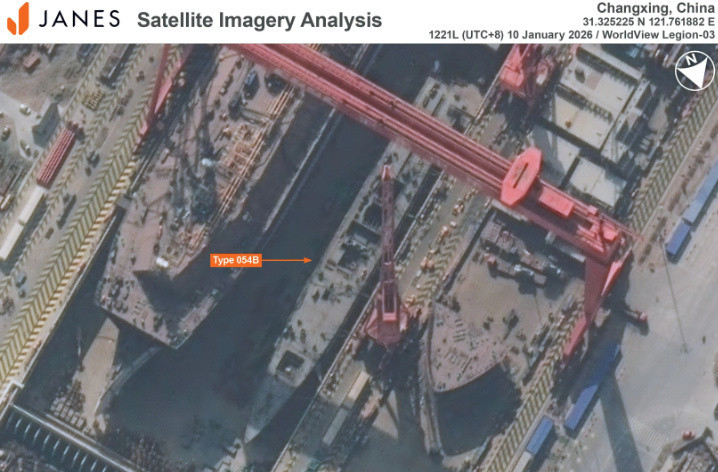 二批次总第3艘054B高清卫星图显示其动力舱与几年前的一批次没变化希望其垂发、