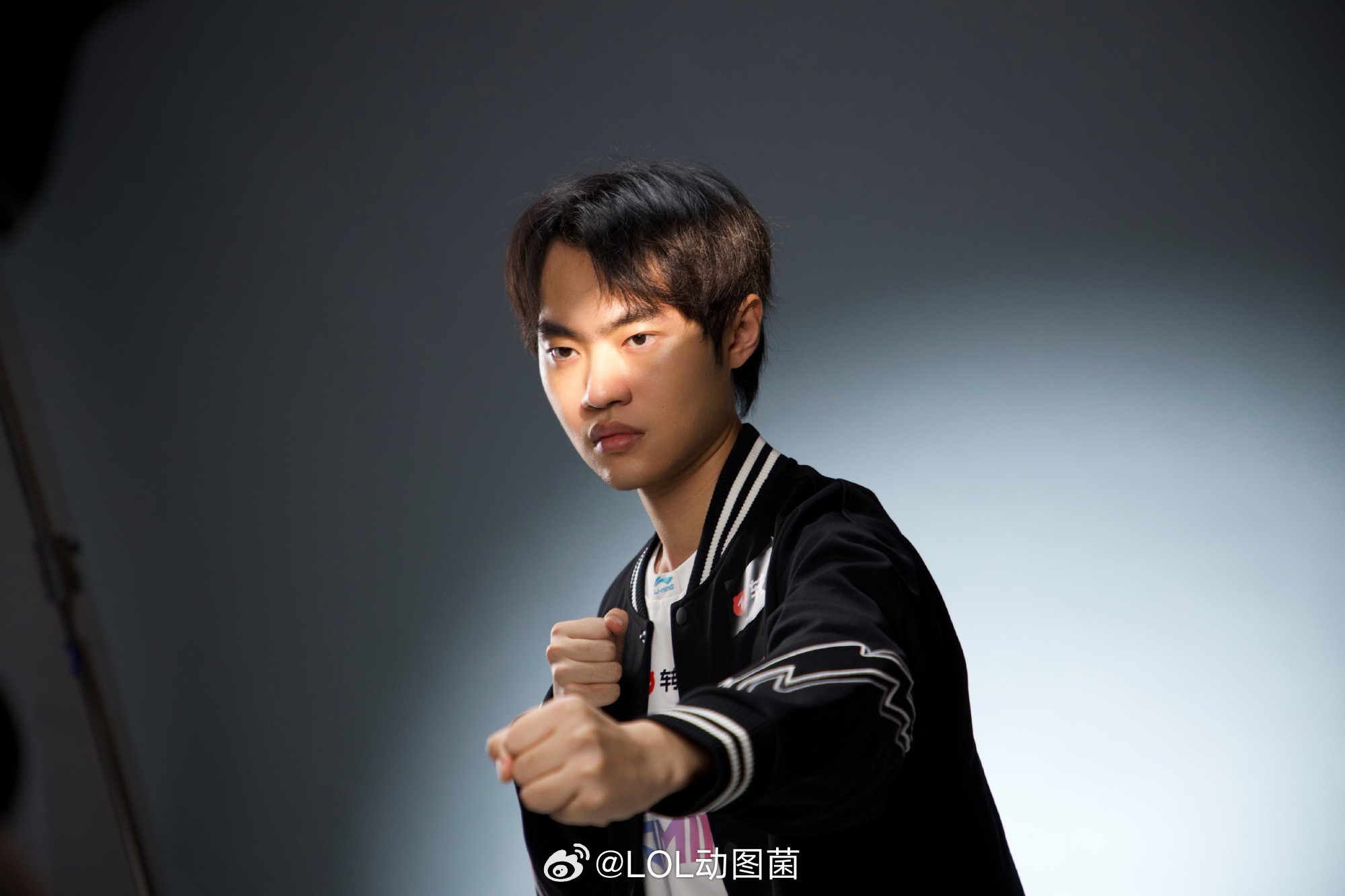 回顾Knight的职业生涯，实力从未被质疑——对线顶级、英雄池深厚、团队适配度极