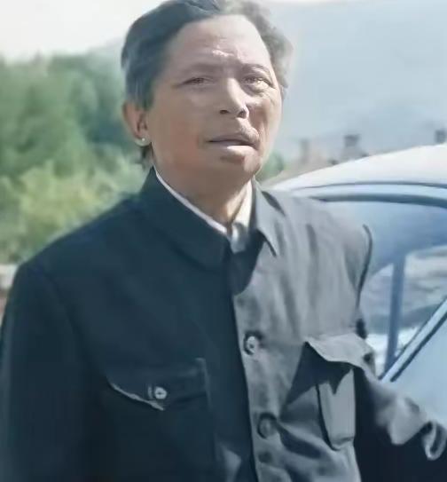 你能信？一个被写进烈士名单、抚恤金足足发了十几年的英雄，居然在丹东一个村口蹲了大