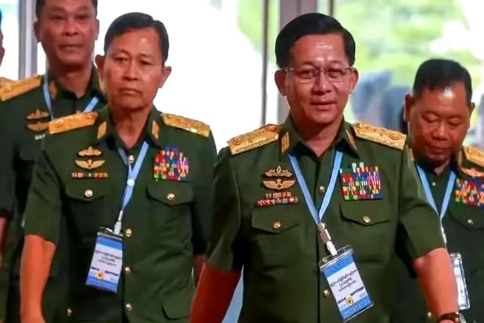 洪森对儿子是恨铁不成钢，你去美国10年，人脉关系没打通？喊几嗓子，就不管了？洪玛