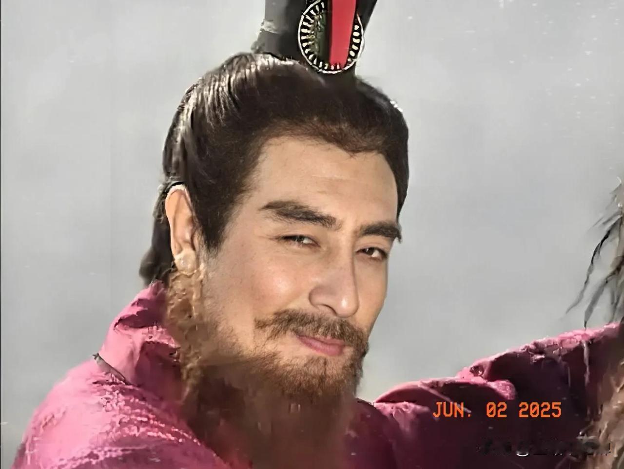 三国最让人搞不懂的有一点，曹操白手起家当上总裁，刘备摆地摊卖草鞋逆袭成老板，唯独