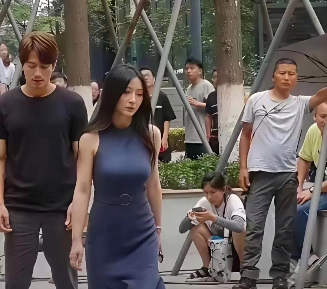 柳岩年纪上来了，也开始松弛了