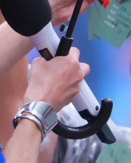 华晨宇湖北人抓握力失效的一集都说湖北人三根手指能抓握一切，华晨宇却打破认知，