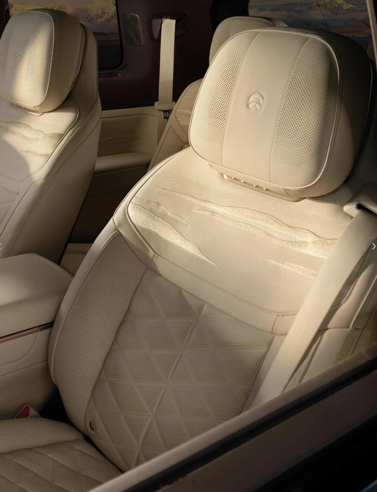 蔚来ES9中国元素中国元素不是问题，把中国元素当贴纸用才是问题。过去十年，多少国