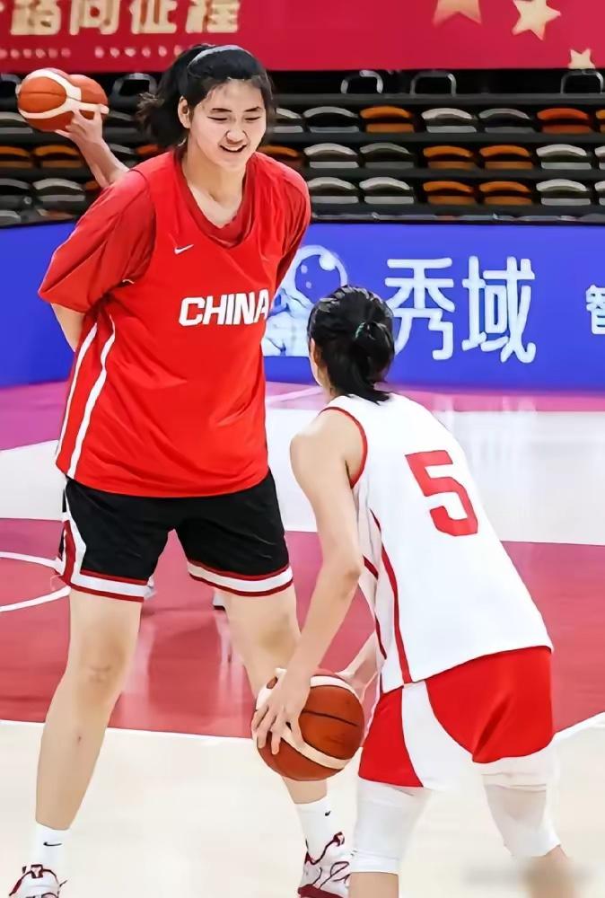 中国女篮突然就变成了张子宇的球队。两场打尼日利亚，包括之前两场打澳大利亚，1