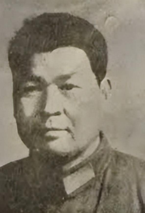 1972年，63军副军长余洪信因奸污妇女，被撤职并连降三级。他气急败坏，竟在深夜