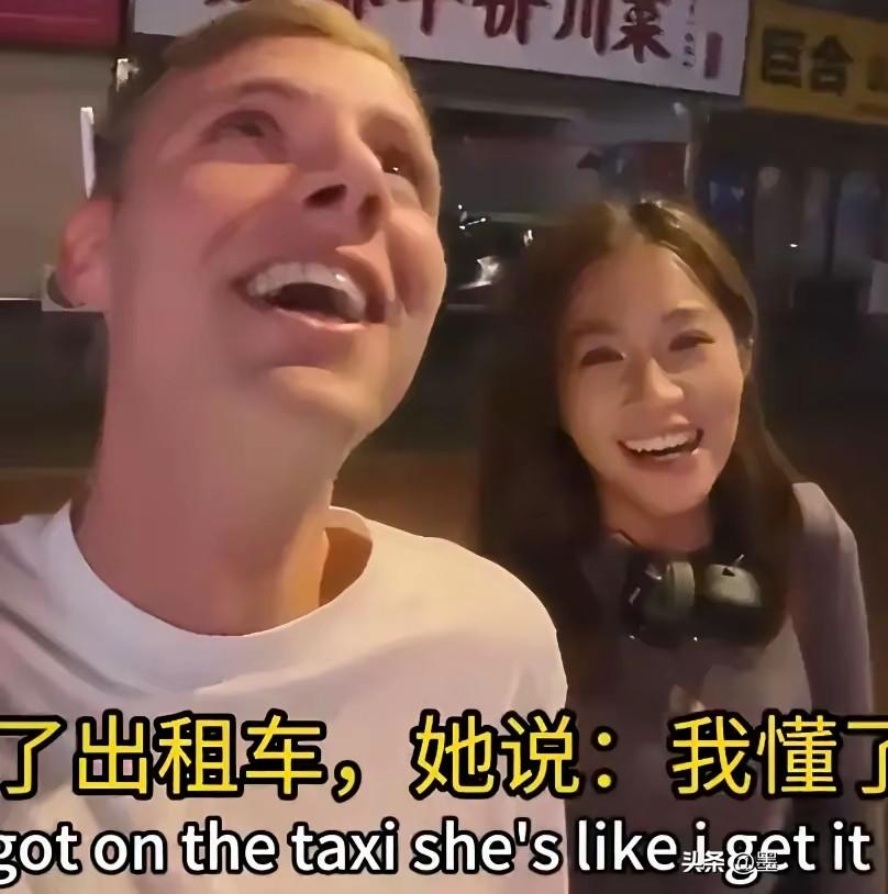 麻辣烫网红翻车事件说明了一个道理，网络时代，就是外行看热闹！有没有觉得，他俩就