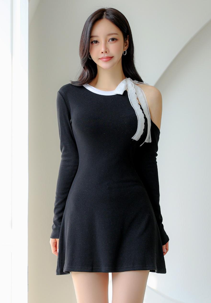 孙允珠的简约黑裙真的太绝了！黑色本就是经典又神秘的颜色，穿在她身上，优雅气质直接