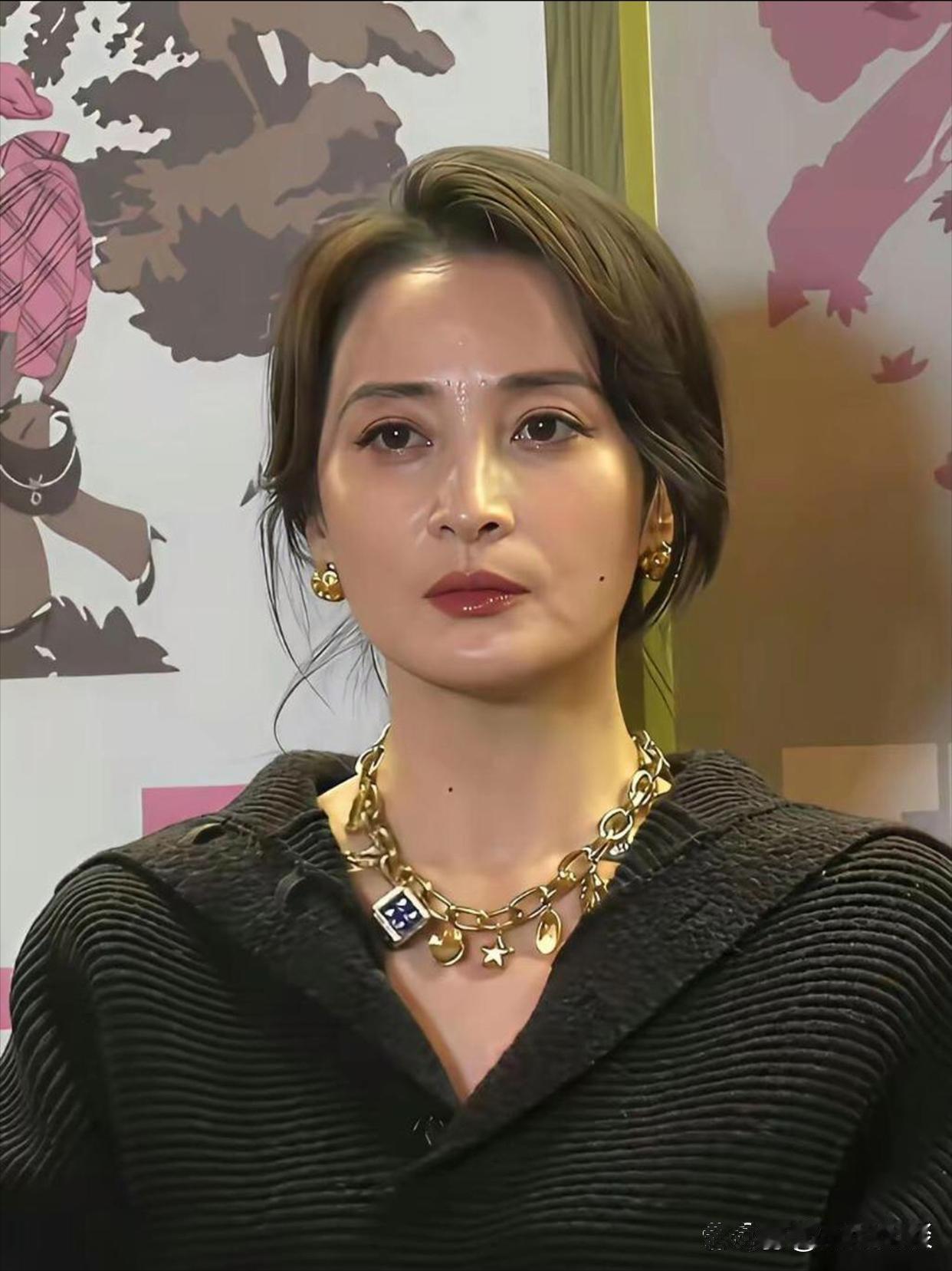 蒋勤勤没开美颜和滤镜。