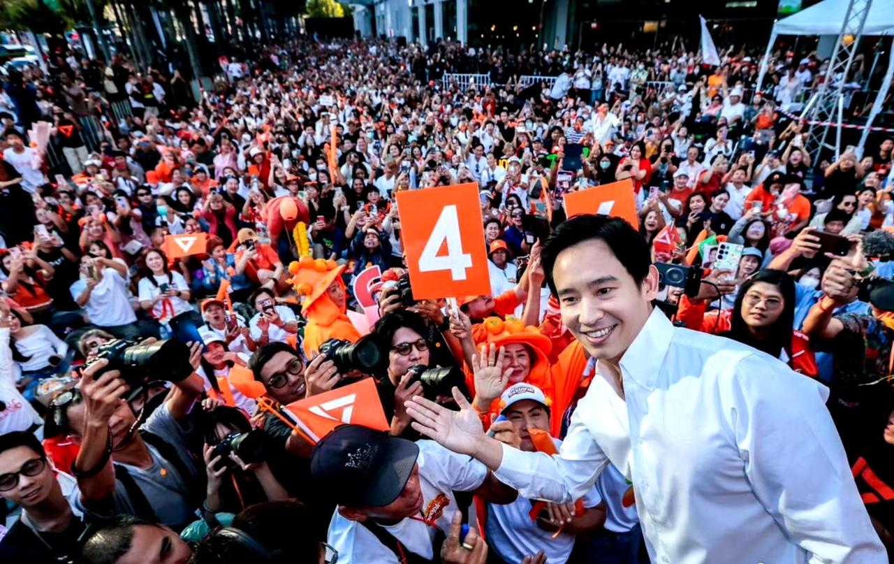 泰媒报道，泰国大选临近，各政党不顾财政困境现状，为拉票纷纷抛出各种经济补贴承诺，