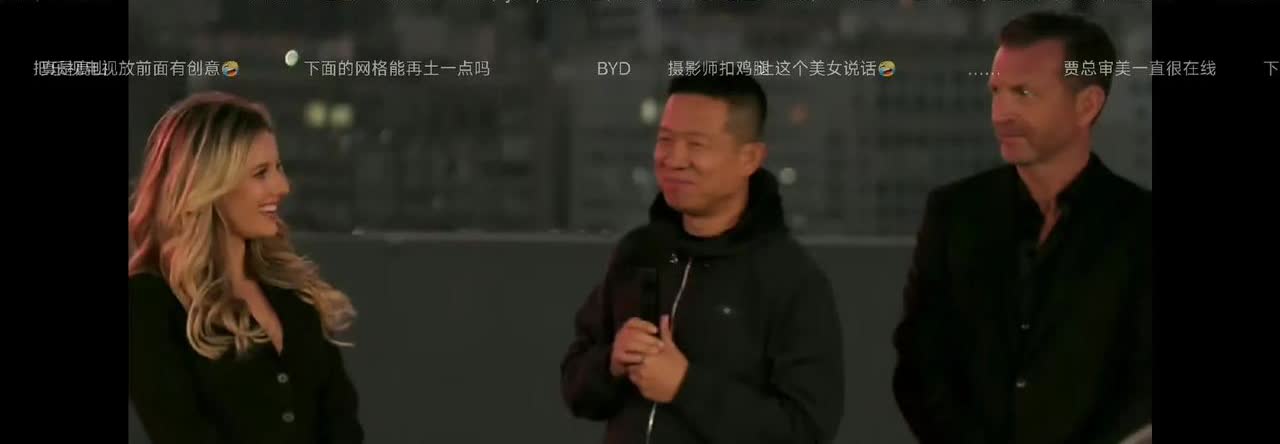 国内的车企在贾跃亭面前都是新兵蛋子！冰箱彩电大沙发，贾跃亭把彩电搬到了车外！