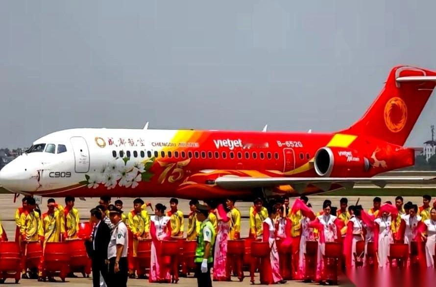 越南第二大航空公司，手里攥着波音和空客近600架飞机的大订单，转身却把10架中国