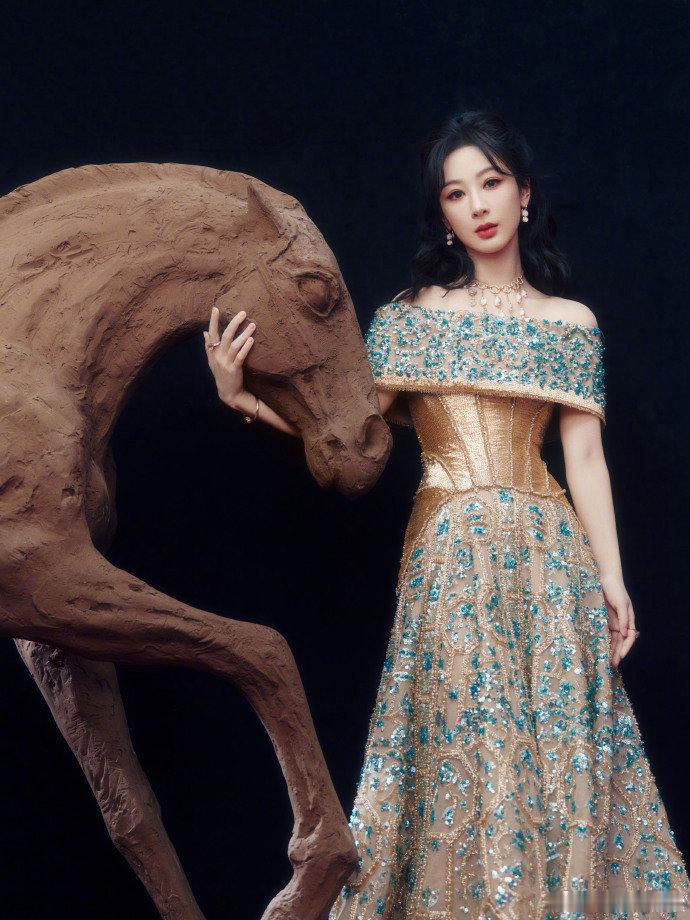 【雷佳音帮杨紫宣传生命树】杨紫暖心回复雷佳音2月5日晚，回应因行程冲突缺席微博