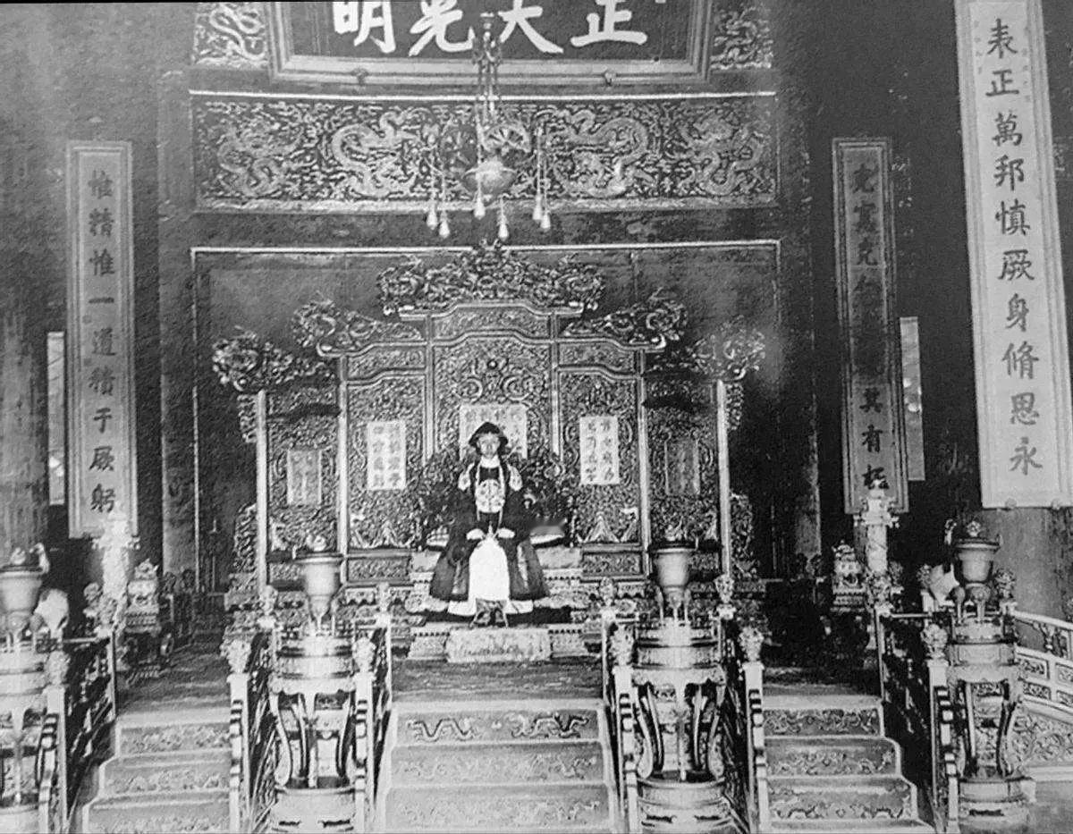 辛亥革命后满清皇室保留了多少特权？那份优待条件逐条读下来，令人瞠目。1912