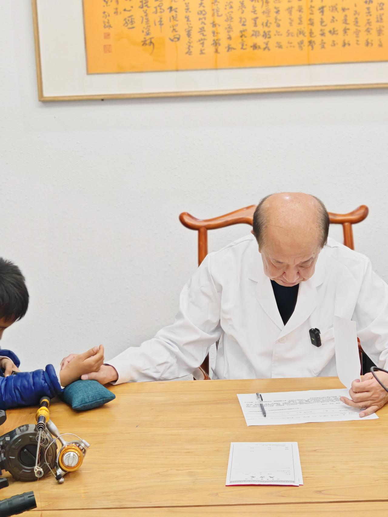 抽动症，孩子长期服用止抽药，身体出现这几种情况，家长是时候考虑换药了！近些年，