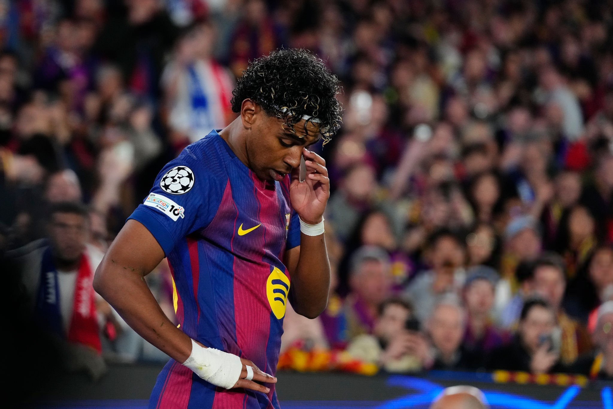 阿斯报：亚马尔对门将教练德拉富恩特的问题，在赛前就开始了。德拉富恩特给亚马尔提