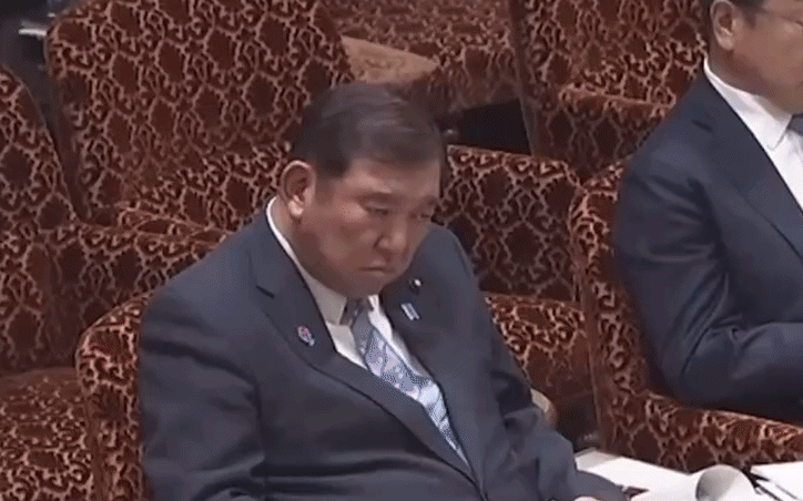 搞笑大师石破茂，论憨憨他绝对算得上日本有史以来最憨的一个，其实他这是把王羲之的“