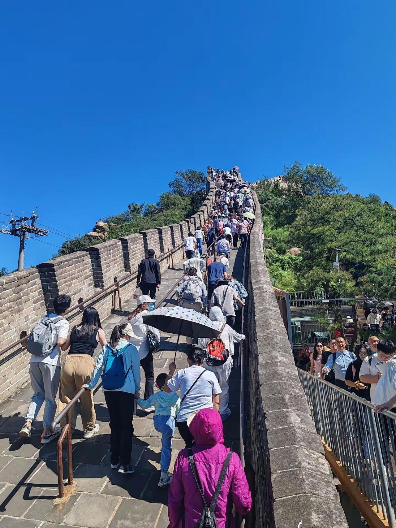 我评论了@萍@的作品：爬长城都累，别说泰山了，如果我爬泰山，但愿不会做烈士