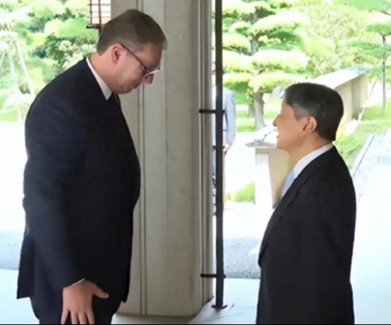 武契奇给中国上了最深刻的一课！他用行动告诉我们：真正的国家生存之道，不是