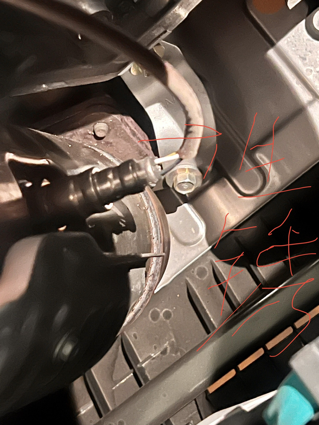 本田思域新车发动机机舱零件生锈准备提车发现生锈