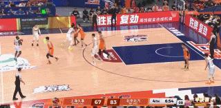 不是说张镇麟的防守可以锁死对方的小外援的吗？但是今天对位杰曼，直接给杰曼爆了，真