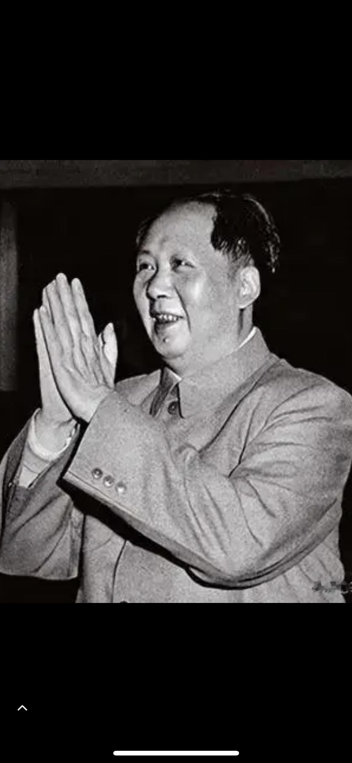 上联：两袖清风佑华夏，下联：一门忠烈浩长存。