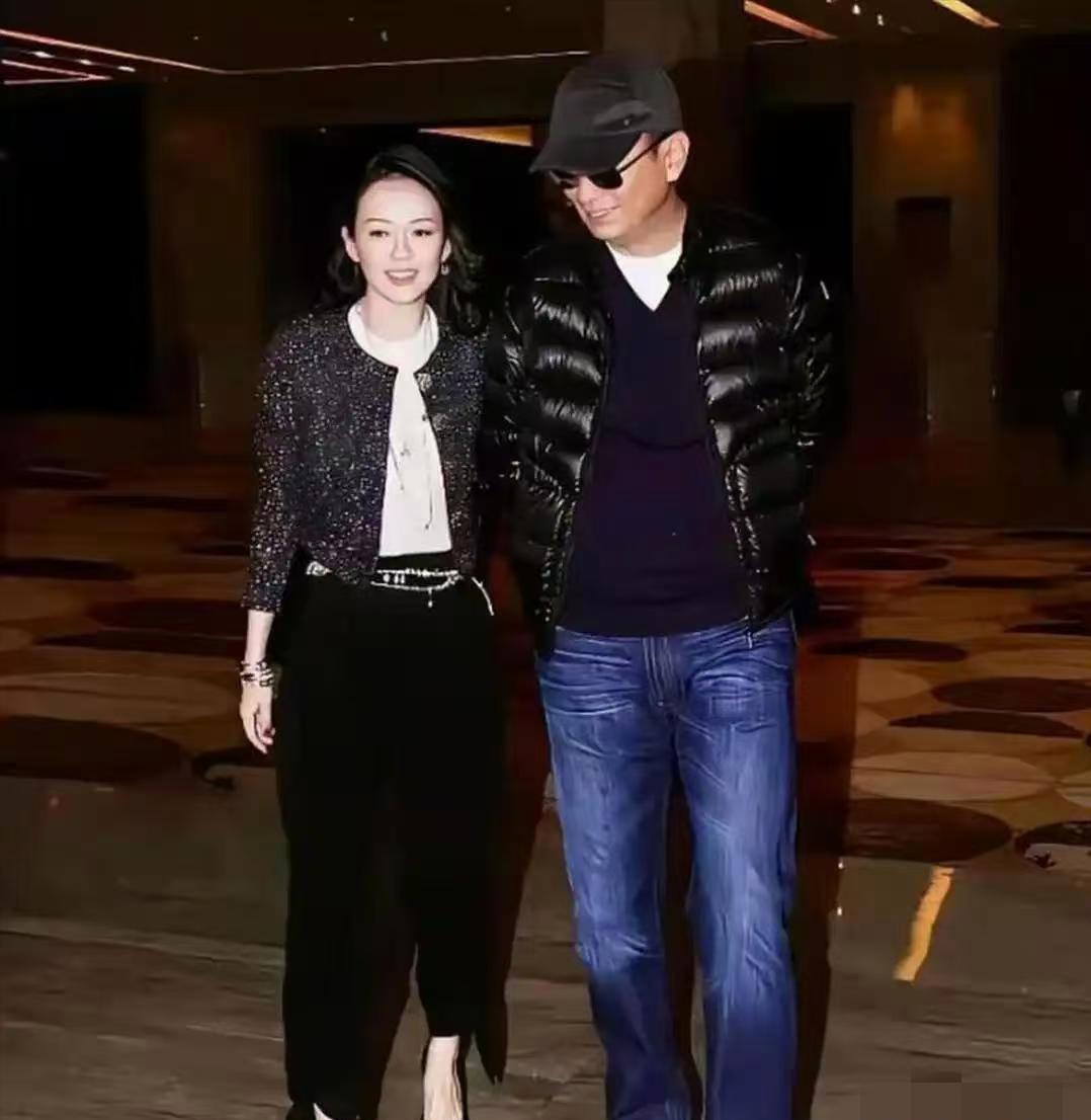 章子怡的新恋情曝光后，再次引发了大家的好奇：她究竟在追求什么？一个功成名就、名利