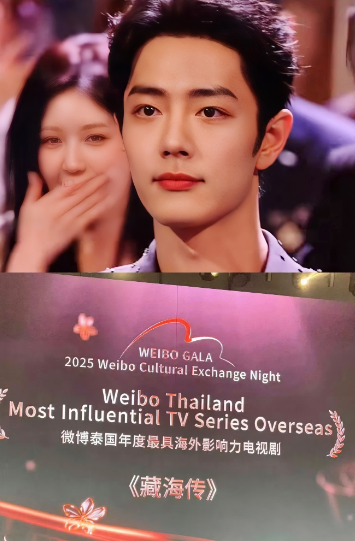 看了肖战在泰国的表现一向自信满满的粉丝彻底坐不住了，原以为他在国内很红，却没想