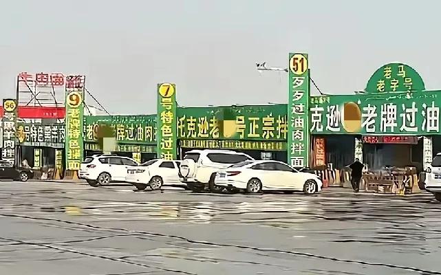 乌尉高速通车后，托克逊过油肉拌面生意必然下降，知名度再高也受不了人流量降低。有网