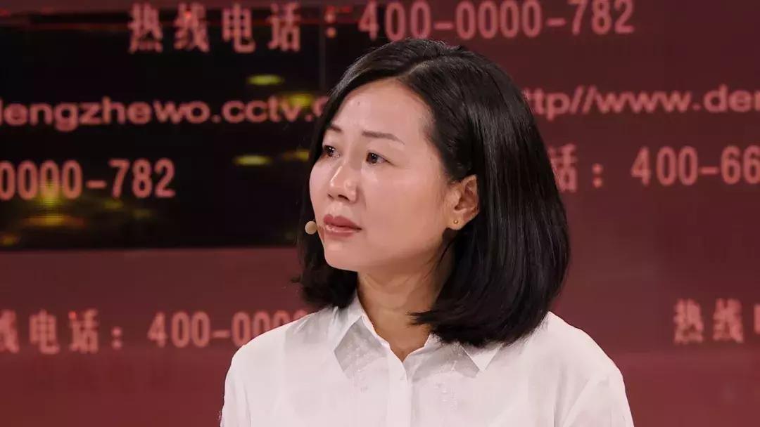 湖南一女子3岁走失，40岁成为千万富豪后，登上电视寻亲。不料，得知内情她崩溃大哭