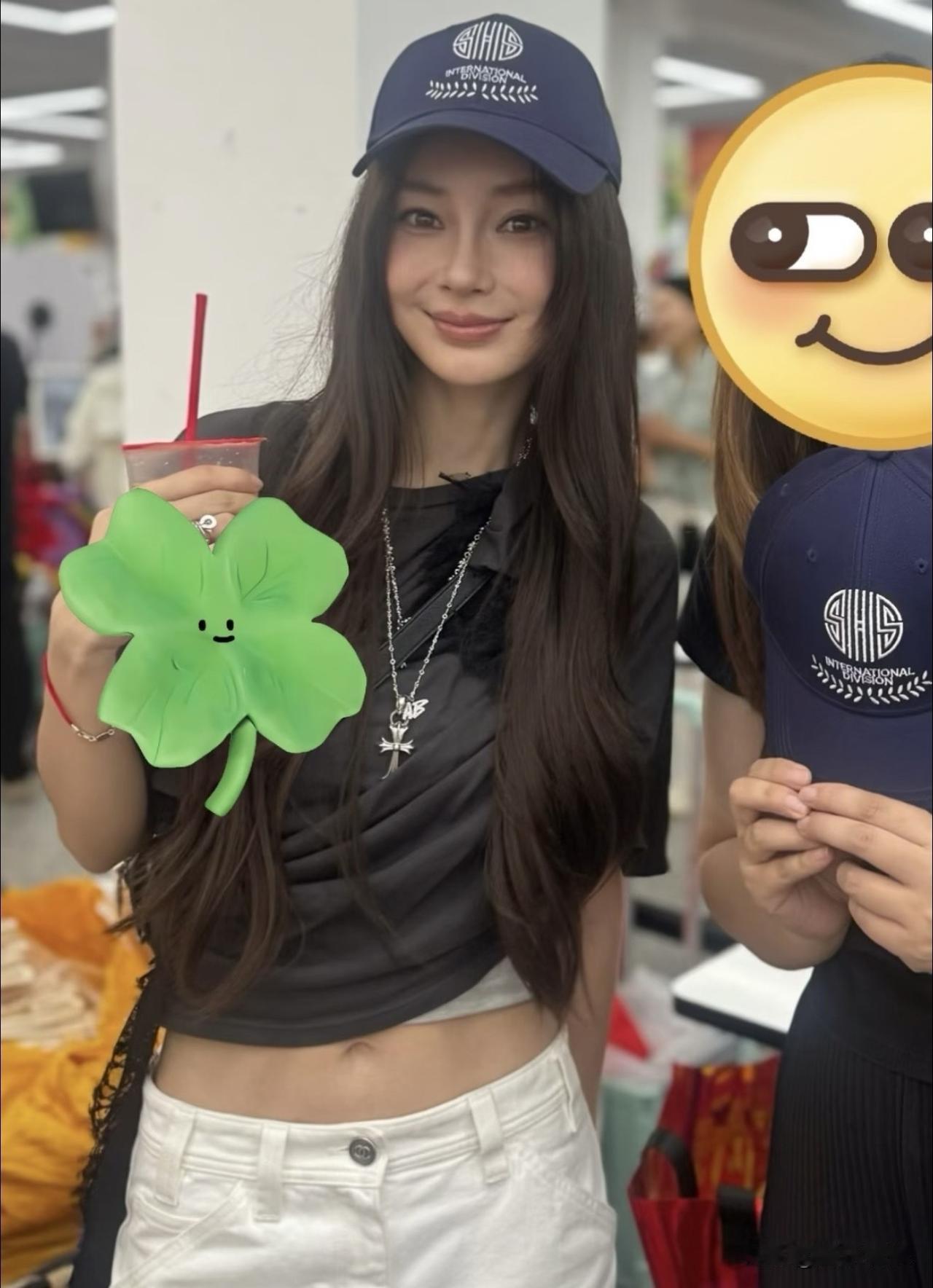 Angelababy，现身上海中学！5月27号，Angelababy杨颖突