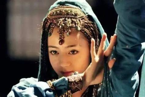 想象一下——你漂洋过海两年多，坐船穿越半个地球，终于到了目的地，推开门一问："请
