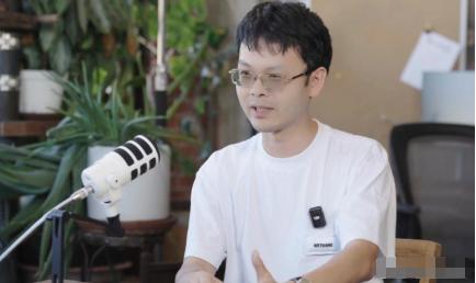 宁可丢掉工作，也要抗议将中国列为敌对国家！ 就在前不久，从咱们清华大学走出来