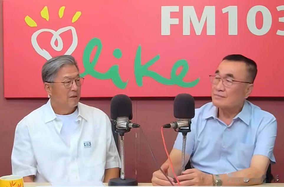 接受王伟忠专访李四川坦言“侯友友口才比我好”王伟忠日前在专访沈伯洋时大加吹