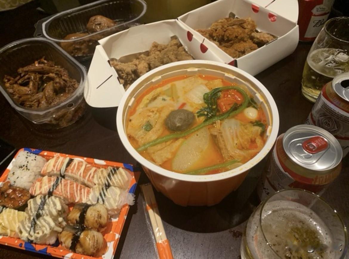 昨天一位朋友告诉我，她已经快1个月没有点过外卖了！昨天下午在菜市场碰见小周，