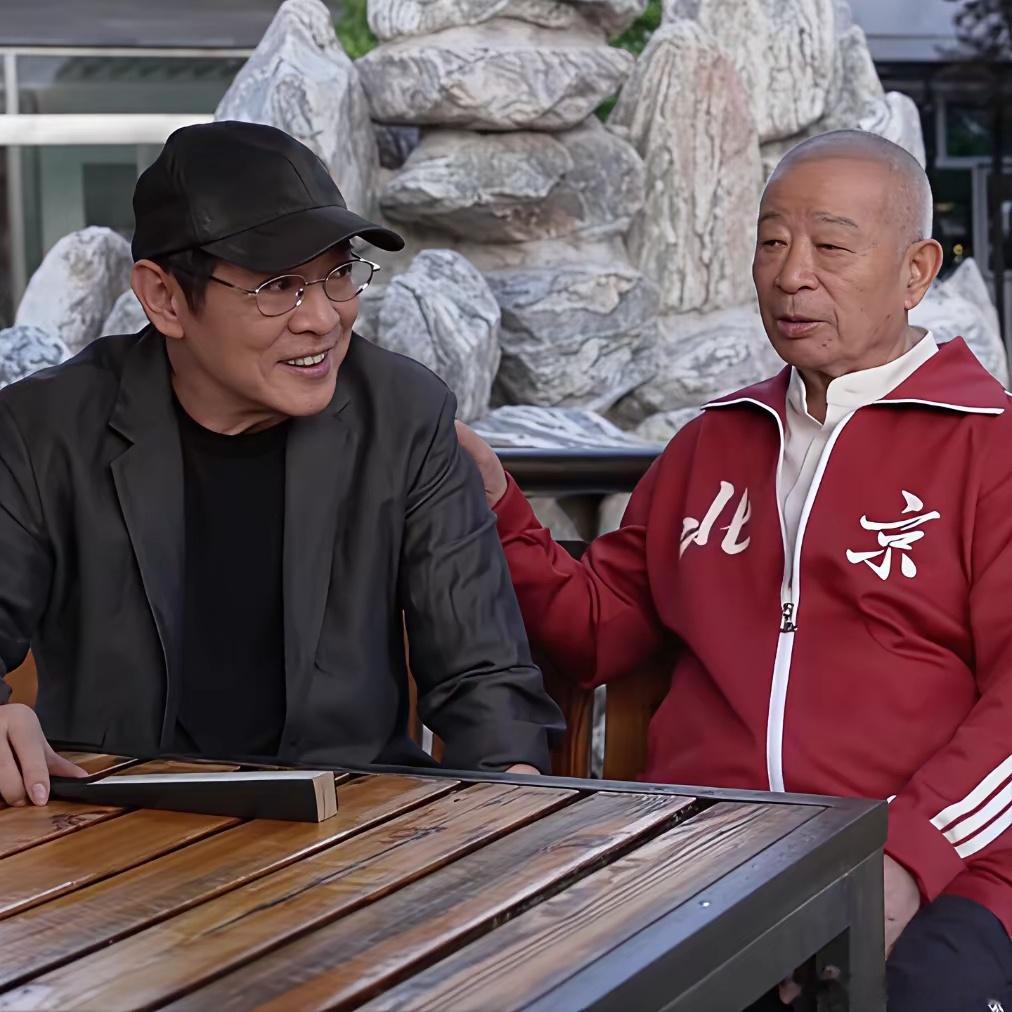 李连杰六十三岁了，专程飞回北京，就为给一个人过生日。不是什么大腕，是他师父吴彬，