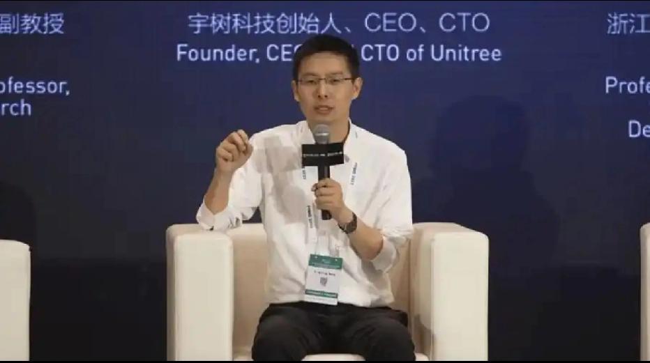 “杭州”俩字，明年可能成负资产？宇树科技刚删地名，评论区就炸锅：这不是简单的“去