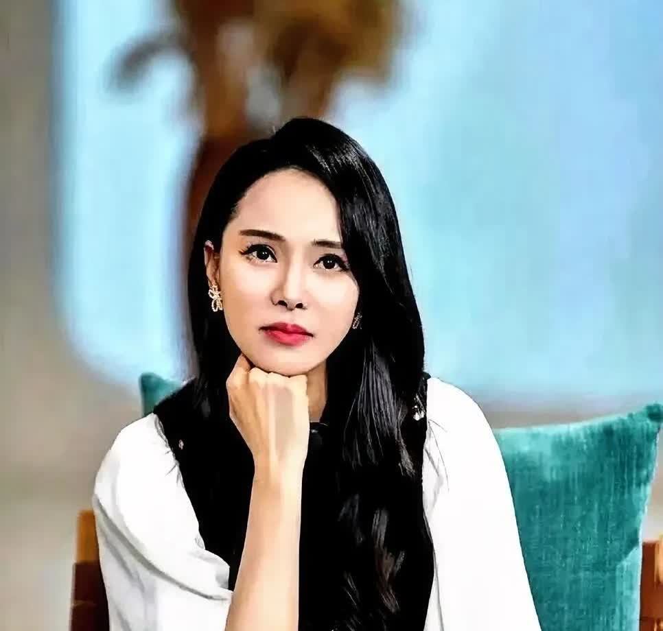 伊能静和秦昊结婚13年，从相处之道来看，她有一个非常特别的习惯，就是从来不在丈夫