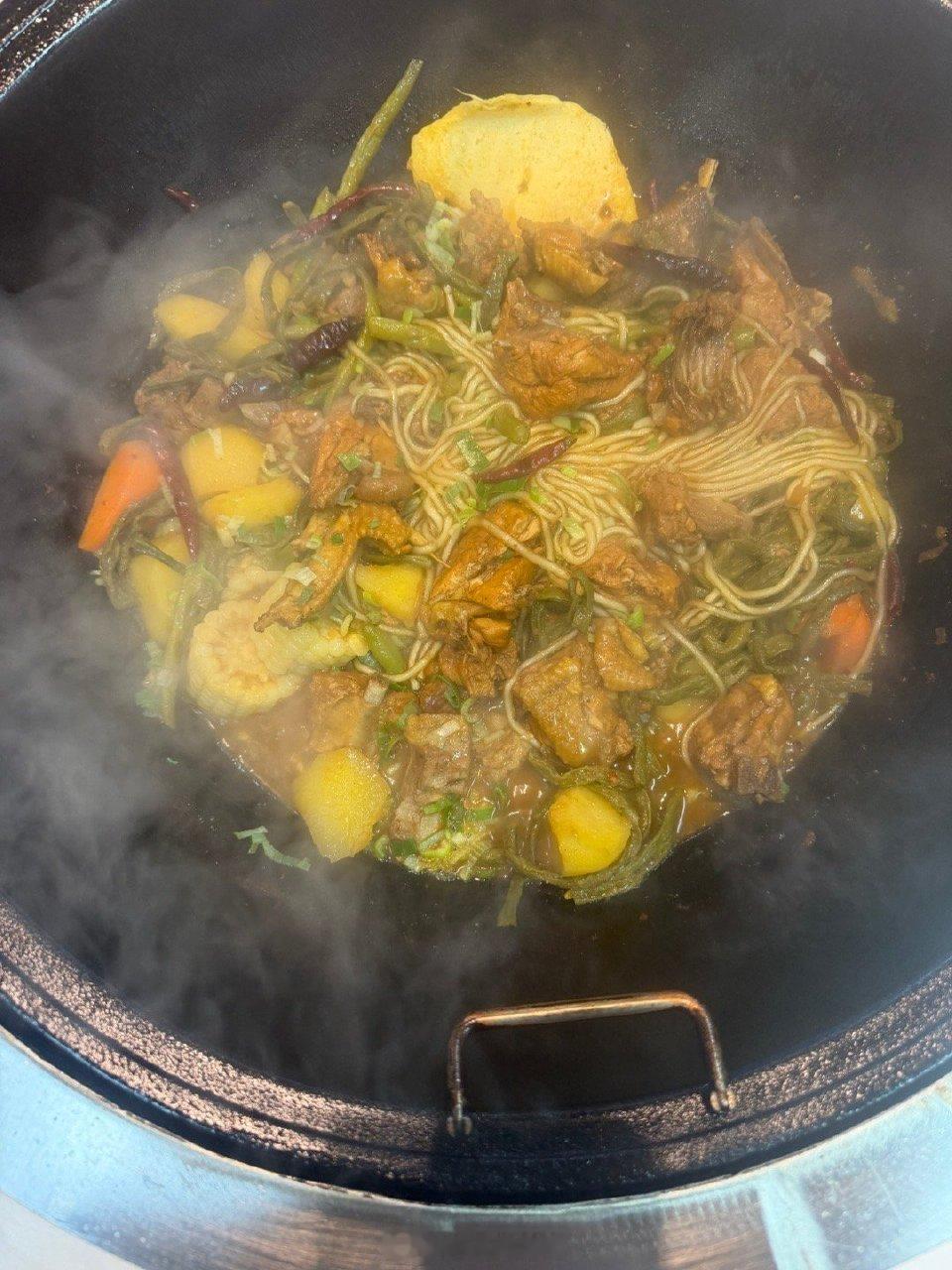 吒蛋日记这不得给孩子香迷糊啦~🍜和电竞选手一起跨年把看全明星当个事儿办