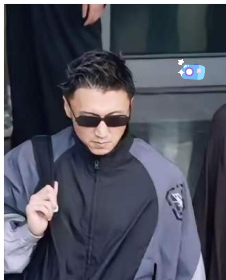我同学在西安见过谢霆锋，回来后跟我说，以后别再说谢霆锋是帅哥了，你是不知道，