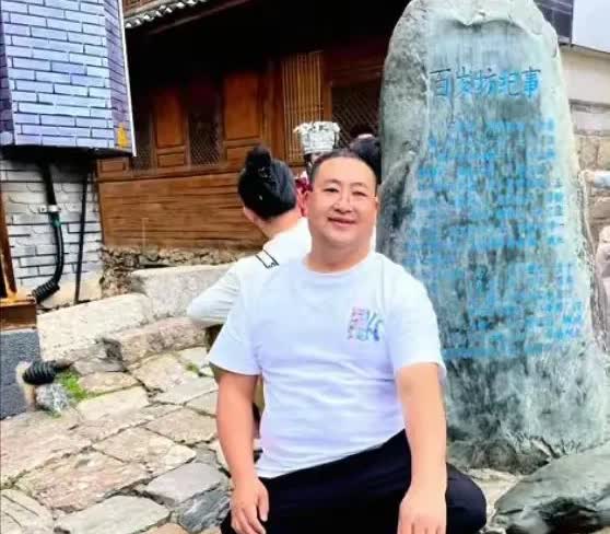 哇塞！老杨这波操作简直太圈粉了！妥妥成为许妈姚爸身边的“最强辅助”！最近许妈姚爸