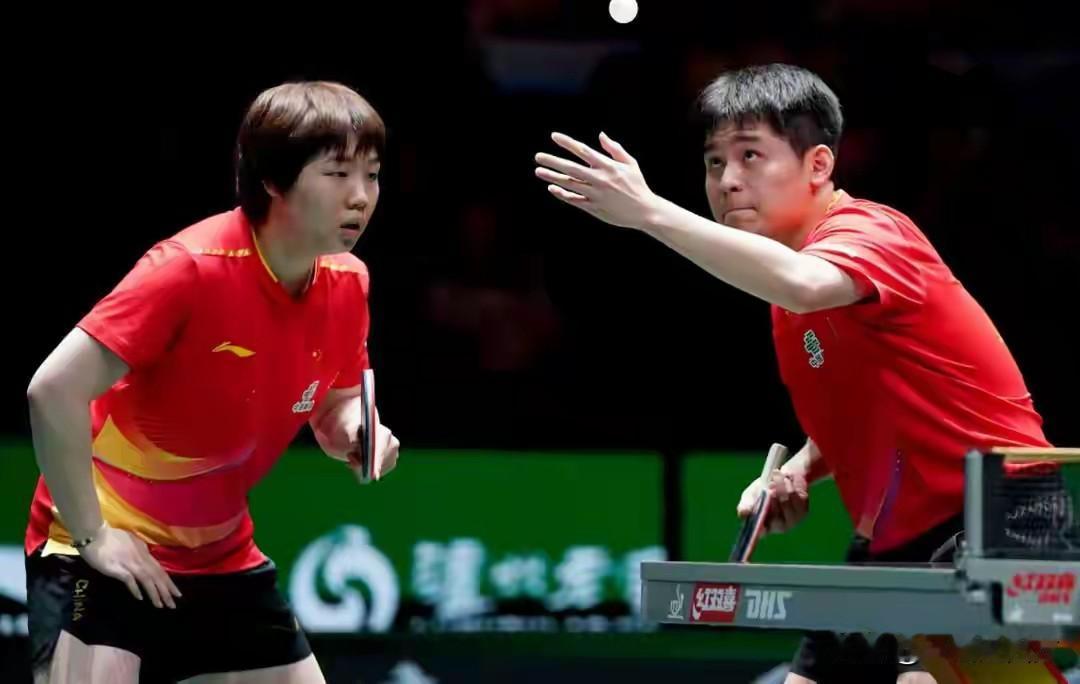 刚刚结束的乒乓球混团世界杯第二阶段一场焦点战，上届冠亚军中国队与韩国队展开直接对
